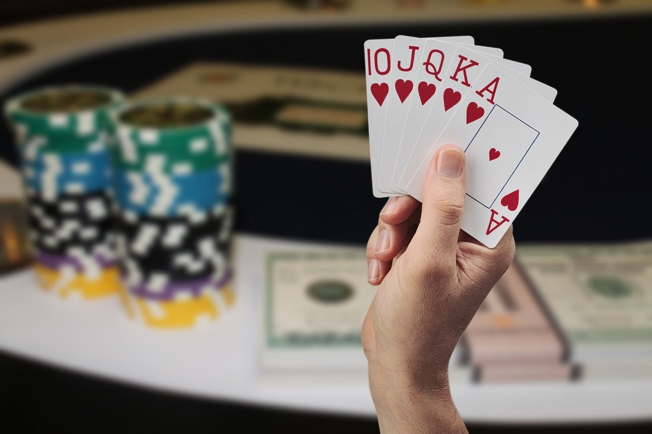 Pengguna membaca jadwal bonus harian