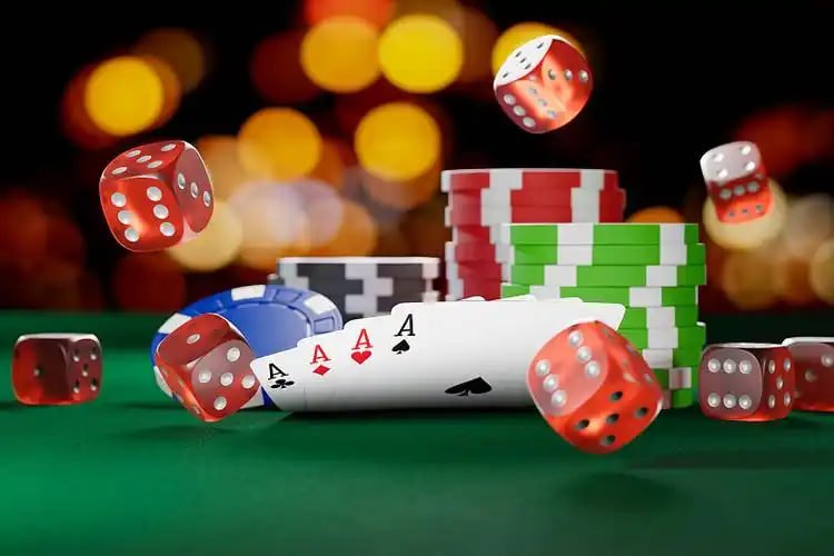 Pengguna menjaga data akun di ponsel